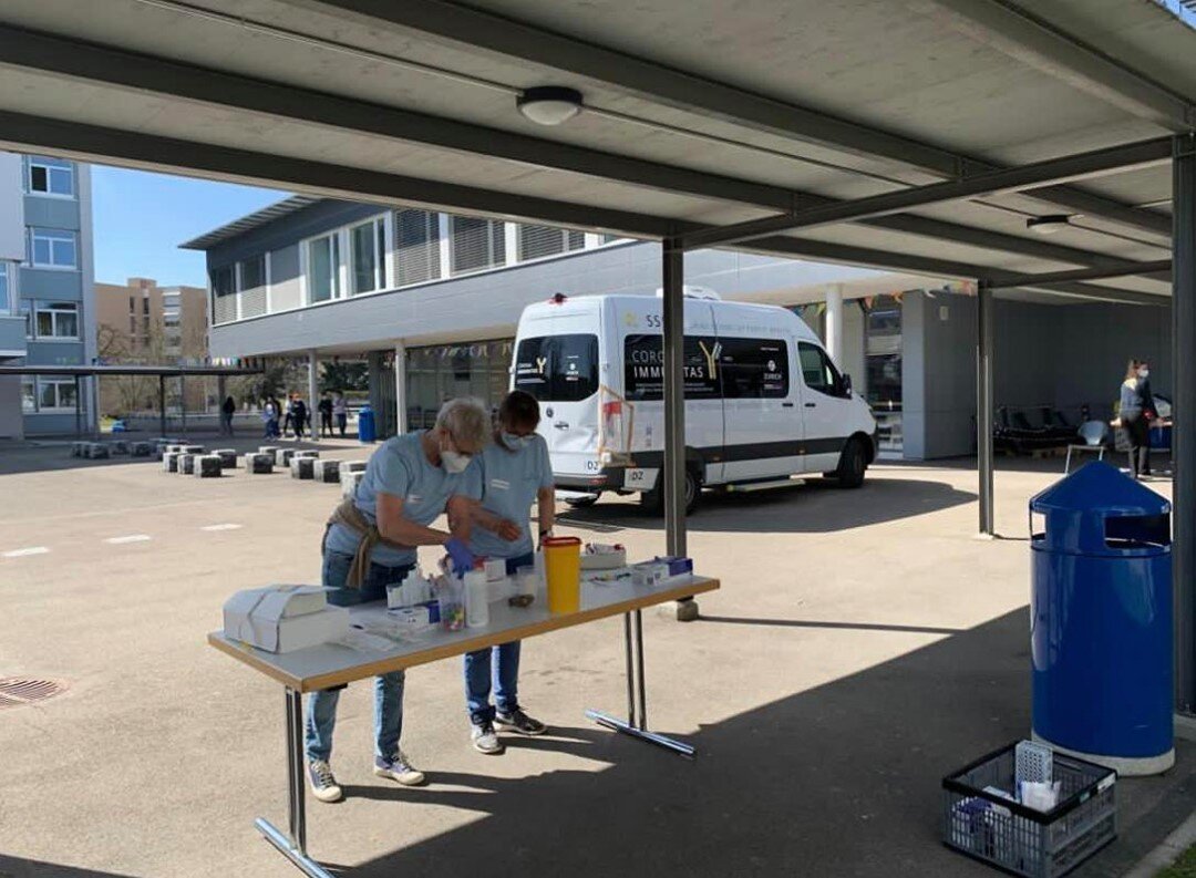 Bei diesen fr&uuml;hlingshaften Temperaturen kann Ciao Corona draussen testen. 
#ciaocorona #corona #z&uuml;rich #schulen #virus #covid19 #testreihe #welle3 #antik&ouml;rper #antik&ouml;rpertest #machmit